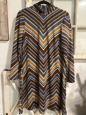 Chris McLaughlin size 8 knee length dress